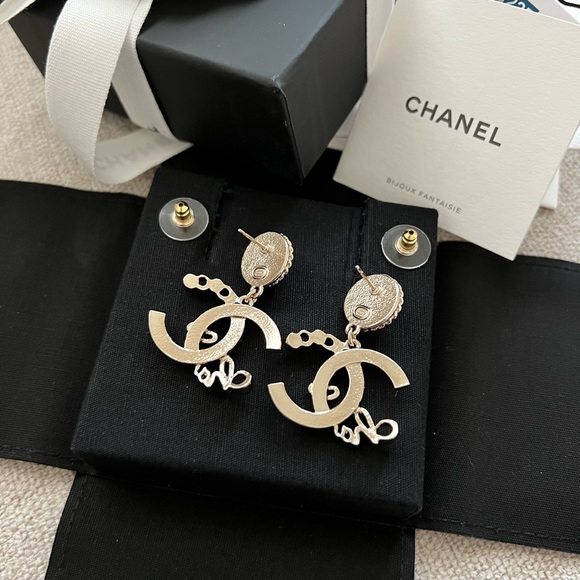 Auth BN Chanel Large CC logo Dangle earrings - Gold Metal hdw w/ Pearl & Crystal - Picture 2 of 6